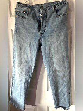 Women’s Straight Ankle Jeans